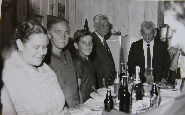 2  Família Reunida Década De 1970 Na Casa Do Padrinho